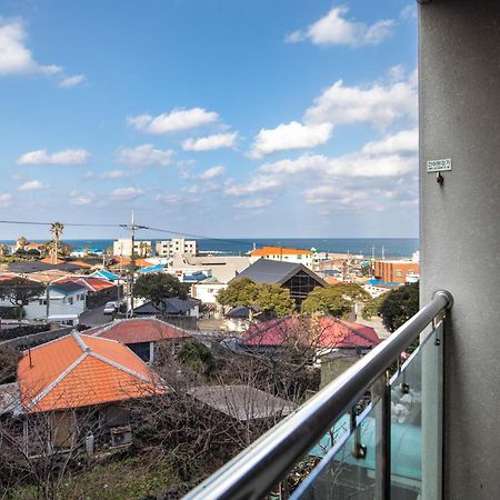 Hotel Ramada By Wyndham Jeju Hamdeok Extérieur photo