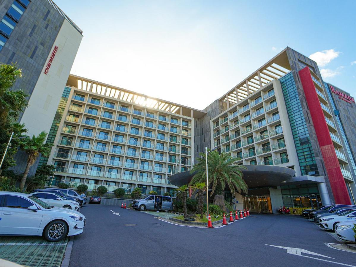 Hotel Ramada By Wyndham Jeju Hamdeok Extérieur photo