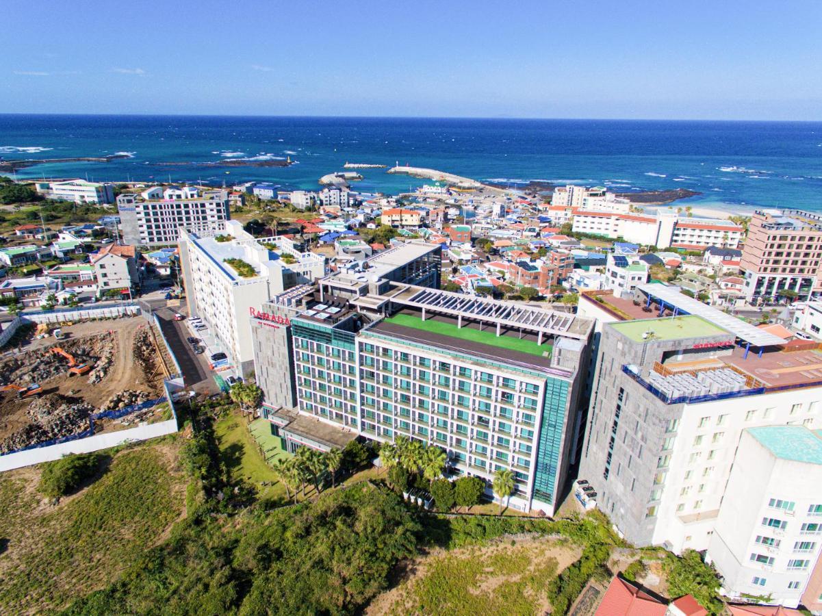 Hotel Ramada By Wyndham Jeju Hamdeok Extérieur photo