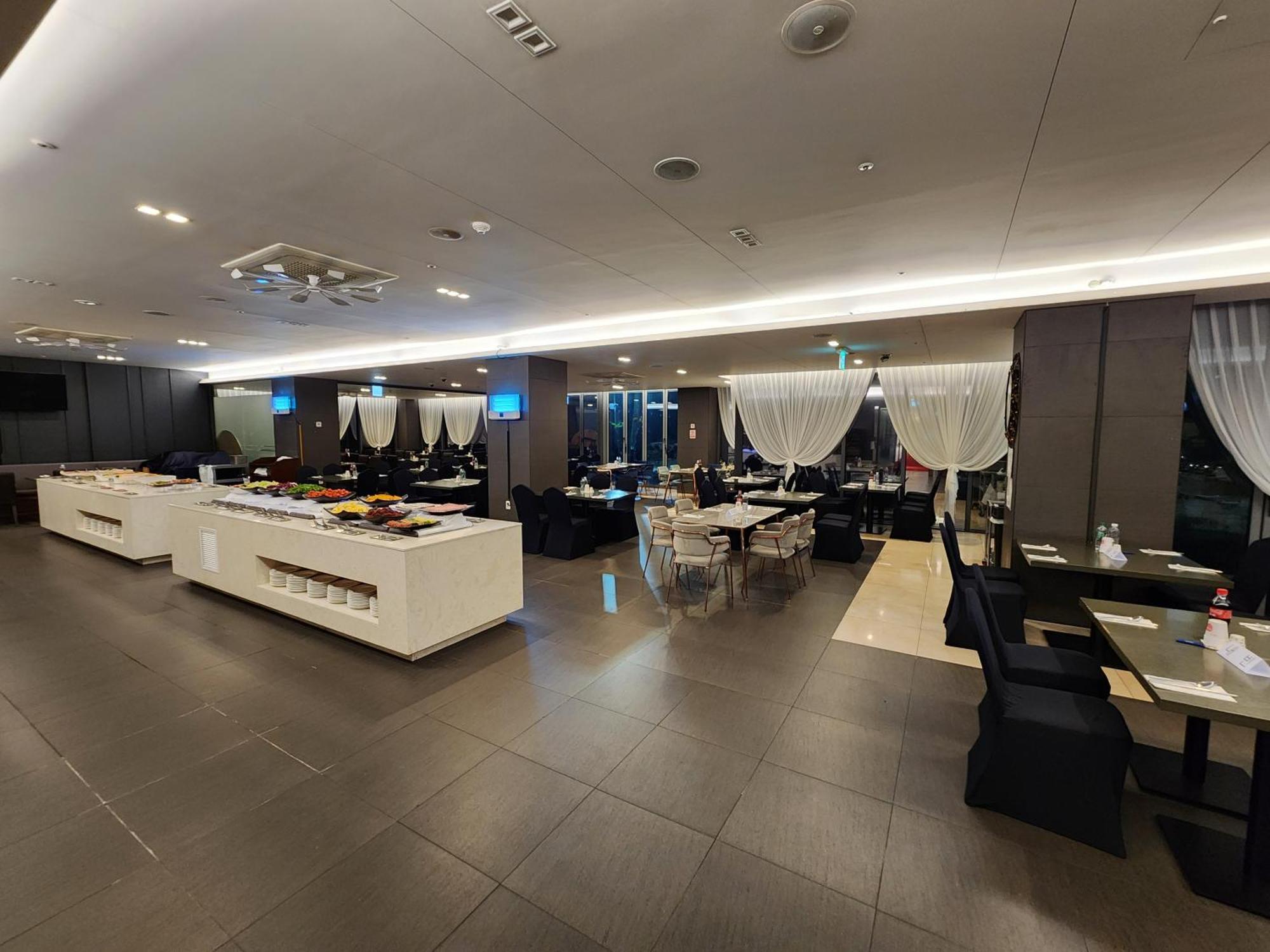 Hotel Ramada By Wyndham Jeju Hamdeok Extérieur photo