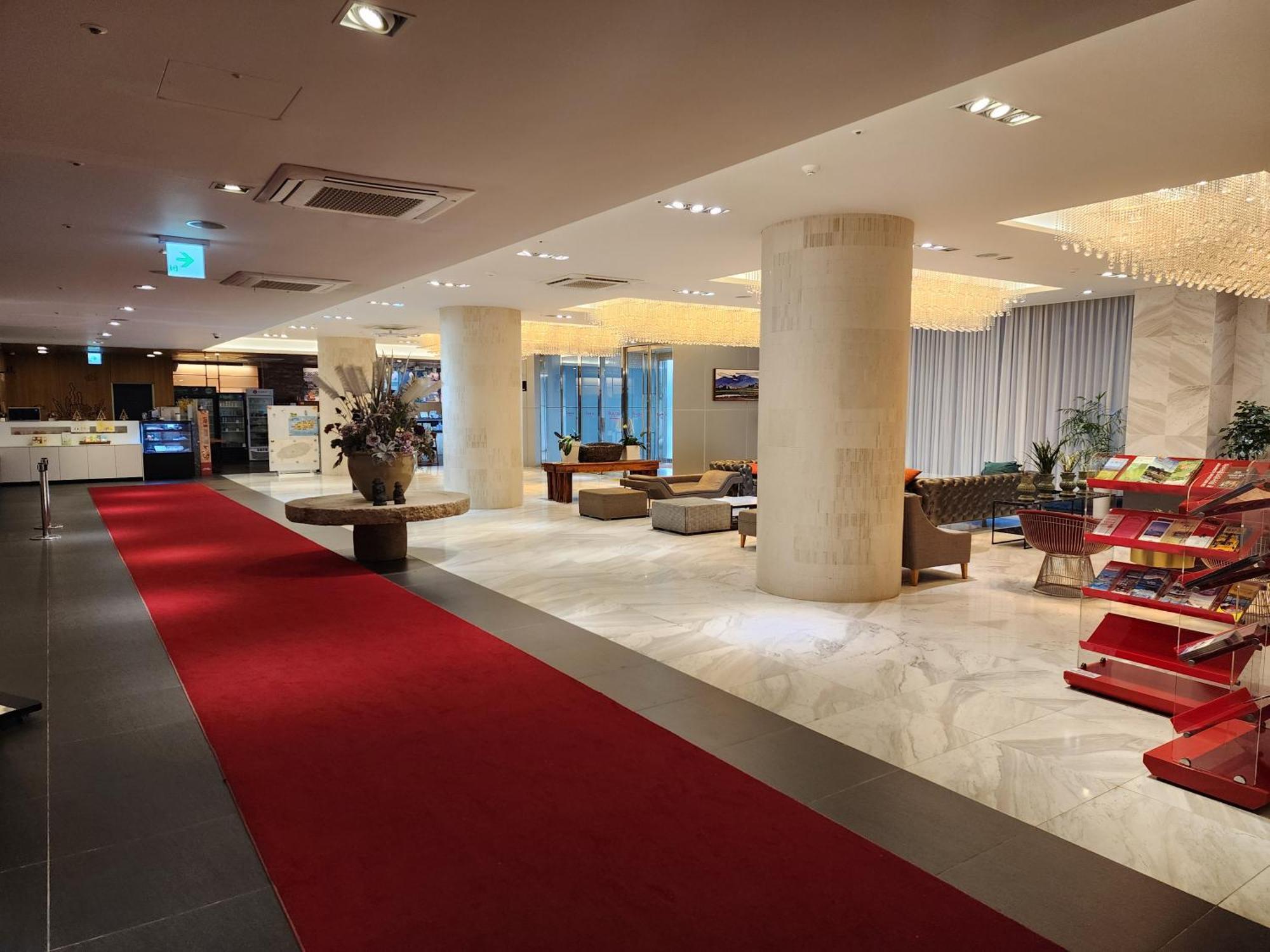 Hotel Ramada By Wyndham Jeju Hamdeok Extérieur photo