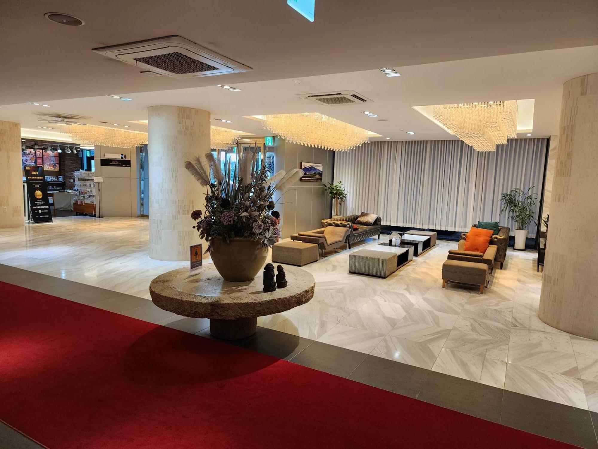 Hotel Ramada By Wyndham Jeju Hamdeok Extérieur photo