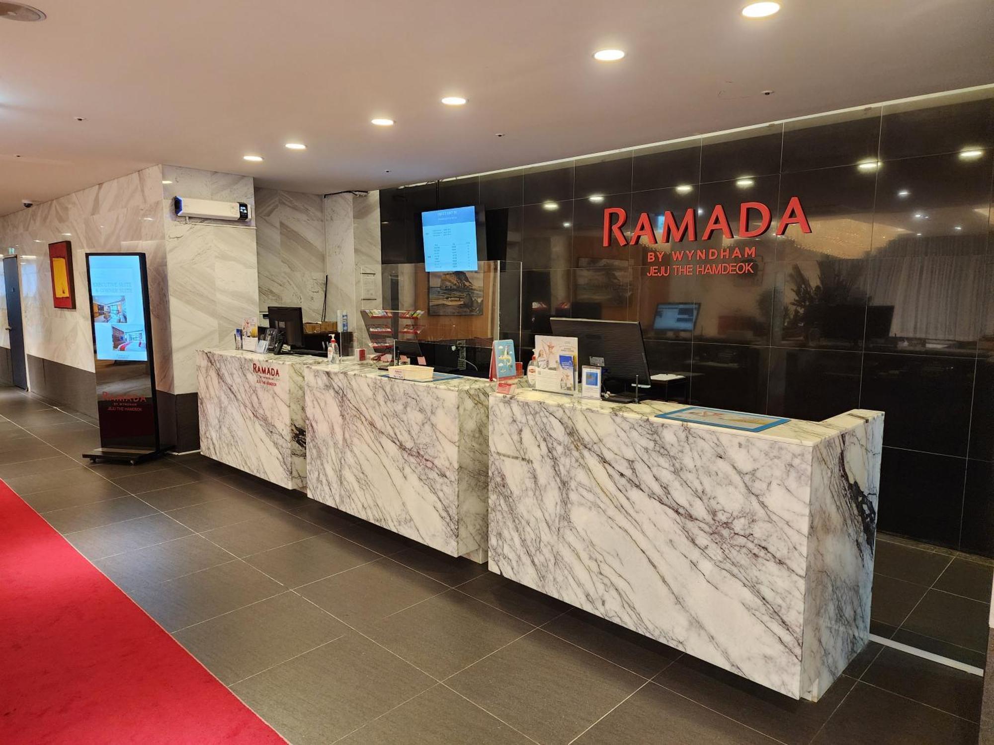 Hotel Ramada By Wyndham Jeju Hamdeok Extérieur photo