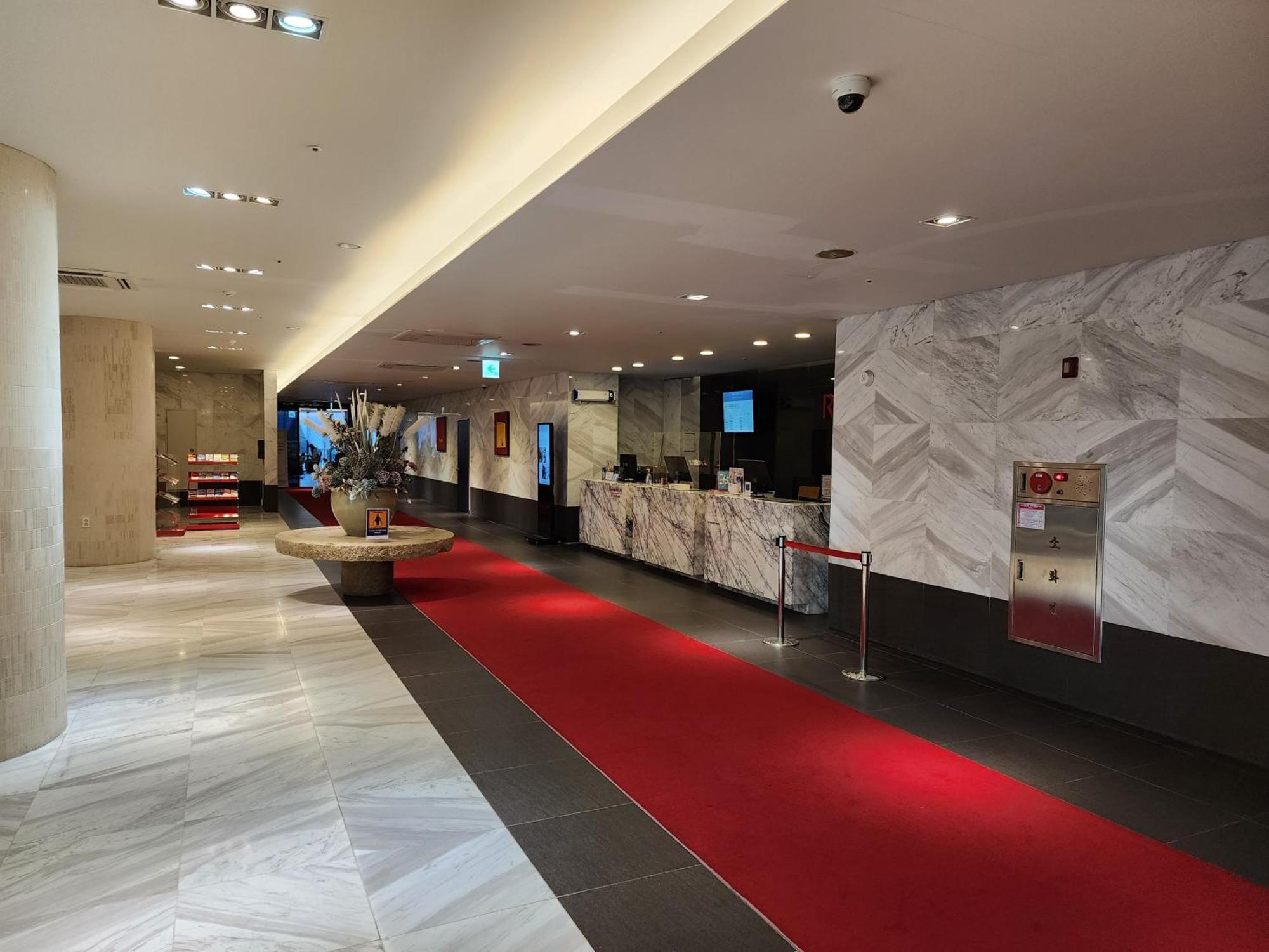 Hotel Ramada By Wyndham Jeju Hamdeok Extérieur photo