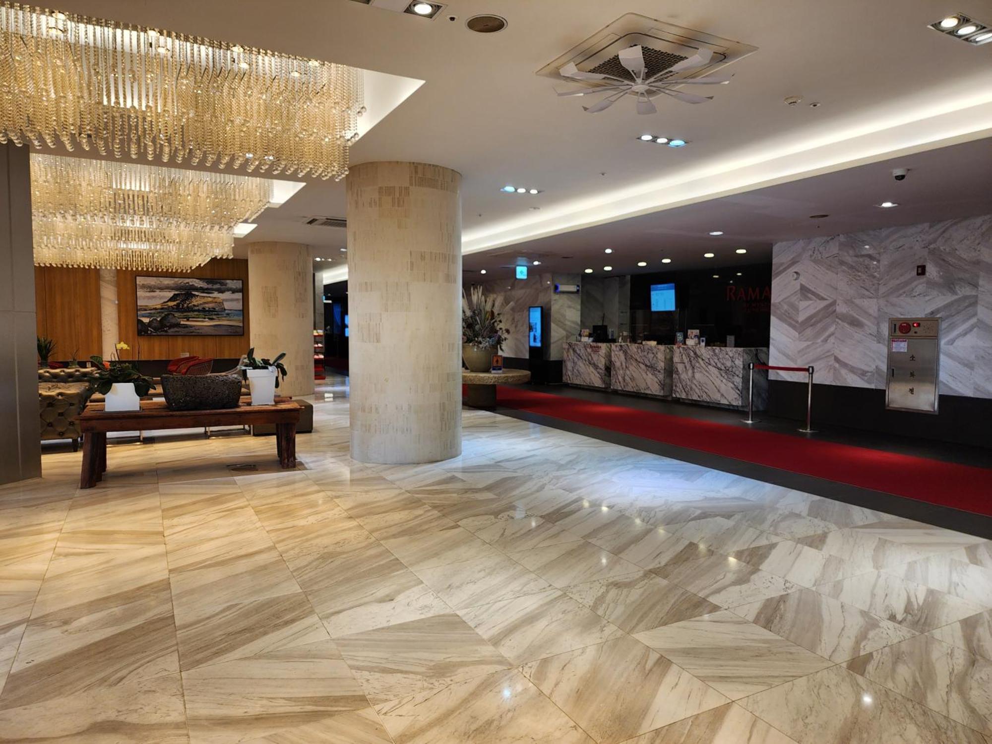 Hotel Ramada By Wyndham Jeju Hamdeok Extérieur photo
