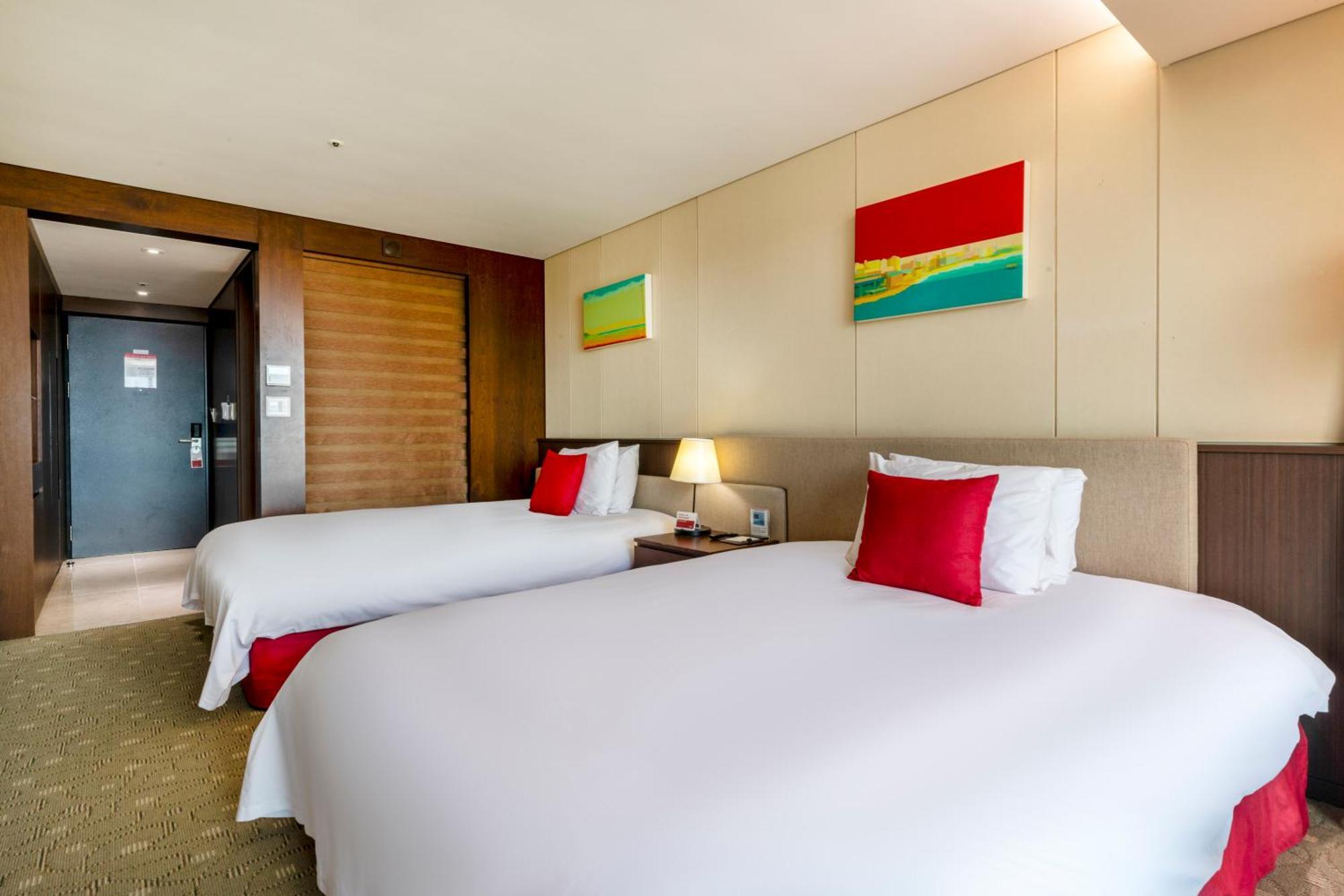 Hotel Ramada By Wyndham Jeju Hamdeok Extérieur photo