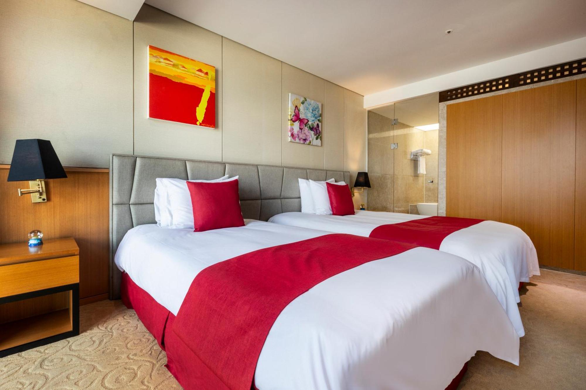 Hotel Ramada By Wyndham Jeju Hamdeok Extérieur photo