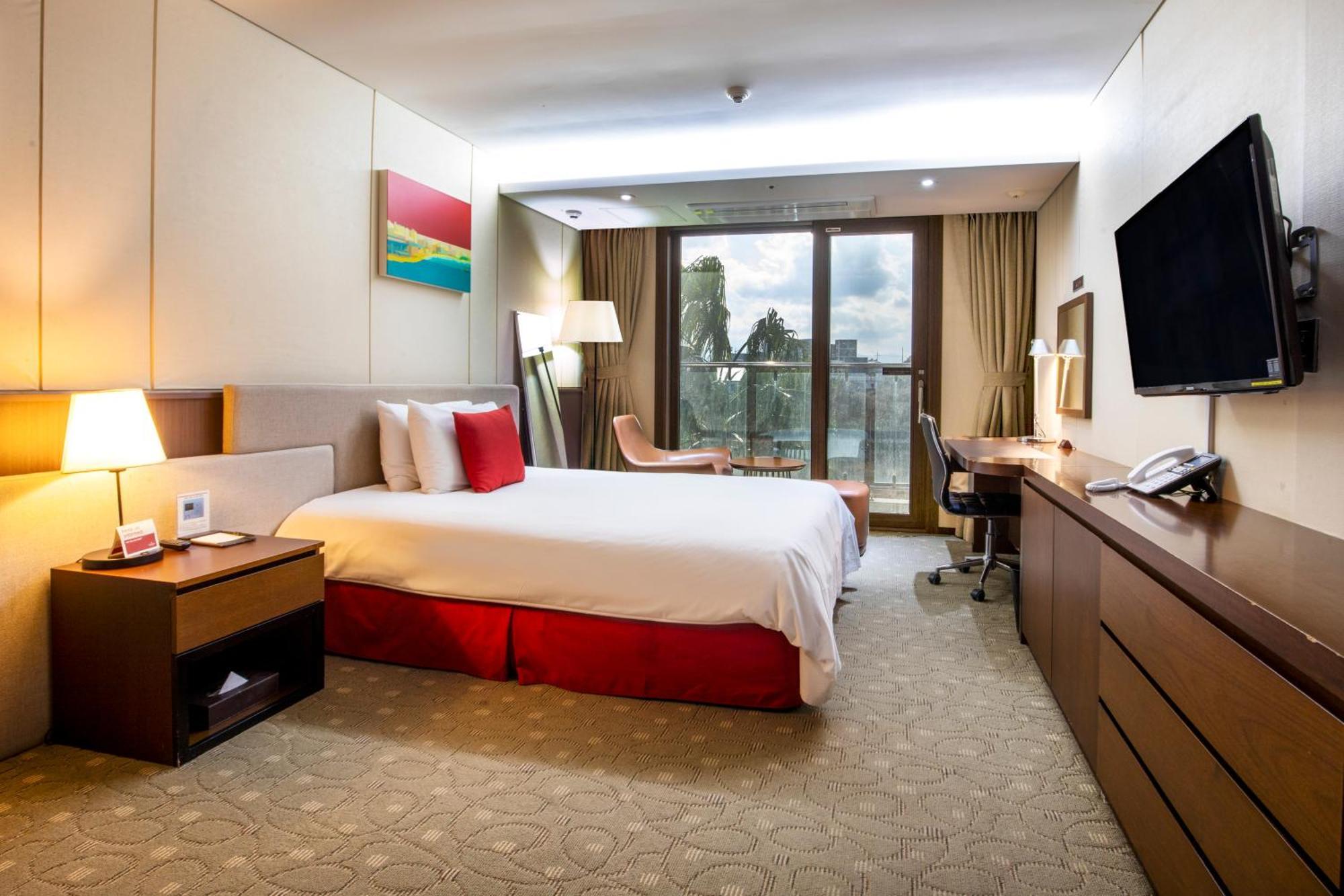 Hotel Ramada By Wyndham Jeju Hamdeok Extérieur photo
