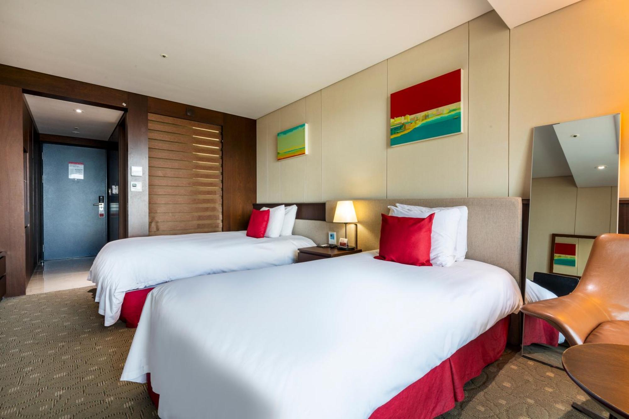 Hotel Ramada By Wyndham Jeju Hamdeok Extérieur photo