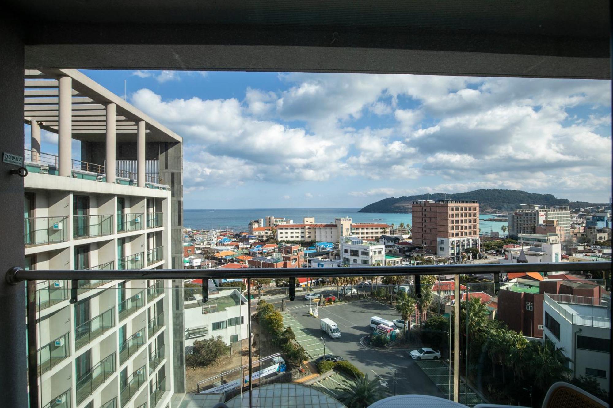 Hotel Ramada By Wyndham Jeju Hamdeok Extérieur photo