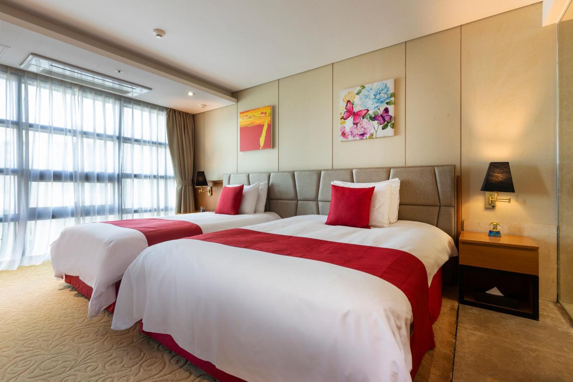Hotel Ramada By Wyndham Jeju Hamdeok Extérieur photo