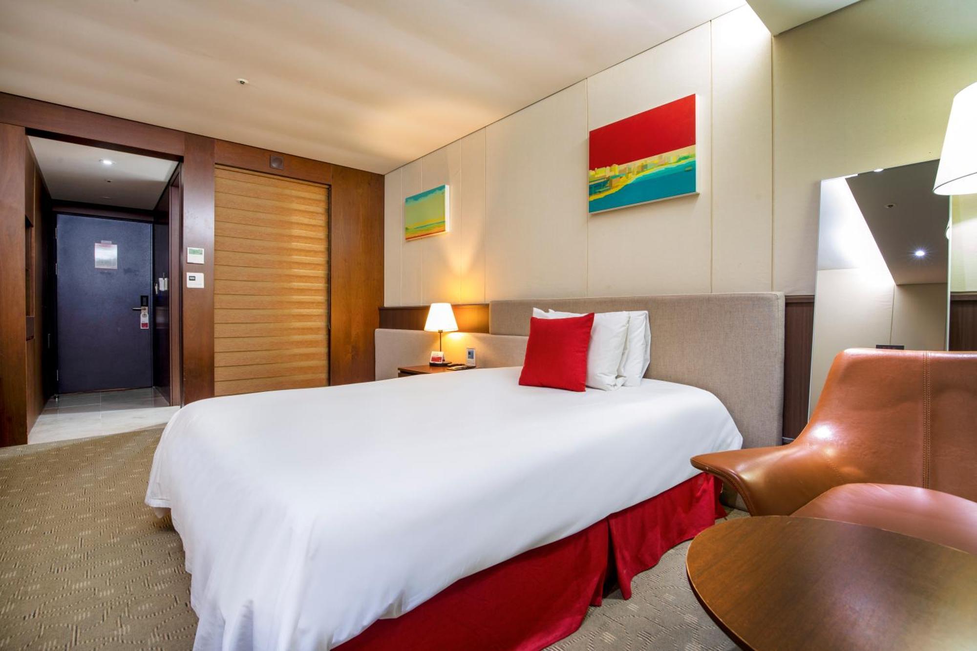 Hotel Ramada By Wyndham Jeju Hamdeok Extérieur photo