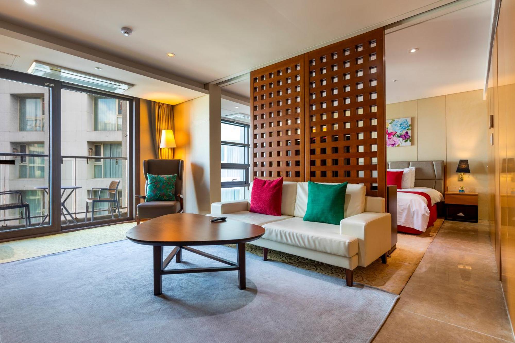 Hotel Ramada By Wyndham Jeju Hamdeok Extérieur photo