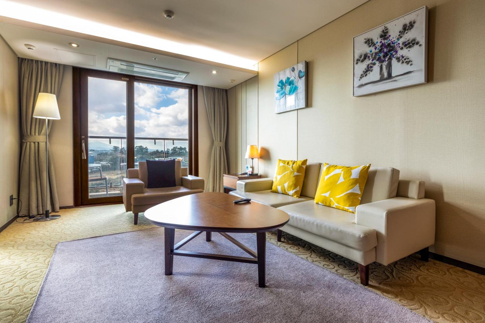 Hotel Ramada By Wyndham Jeju Hamdeok Extérieur photo