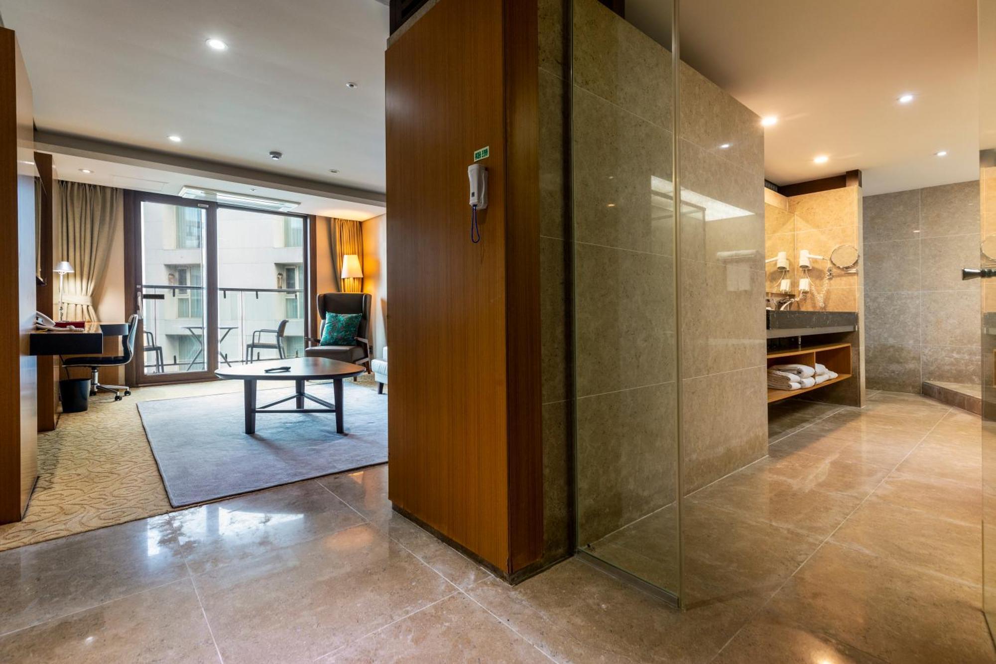 Hotel Ramada By Wyndham Jeju Hamdeok Extérieur photo
