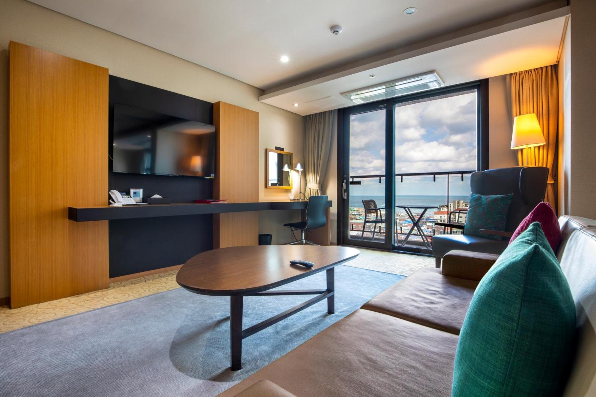 Hotel Ramada By Wyndham Jeju Hamdeok Extérieur photo