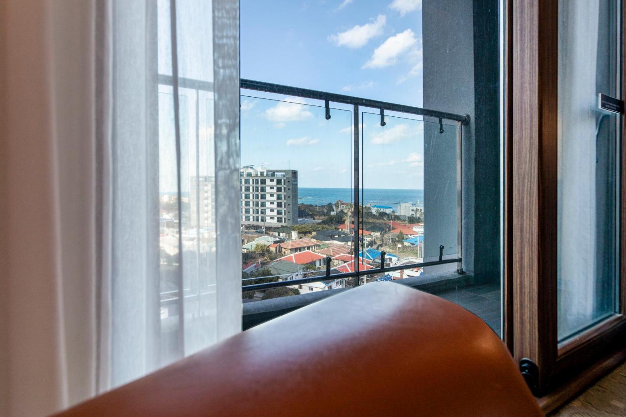 Hotel Ramada By Wyndham Jeju Hamdeok Extérieur photo