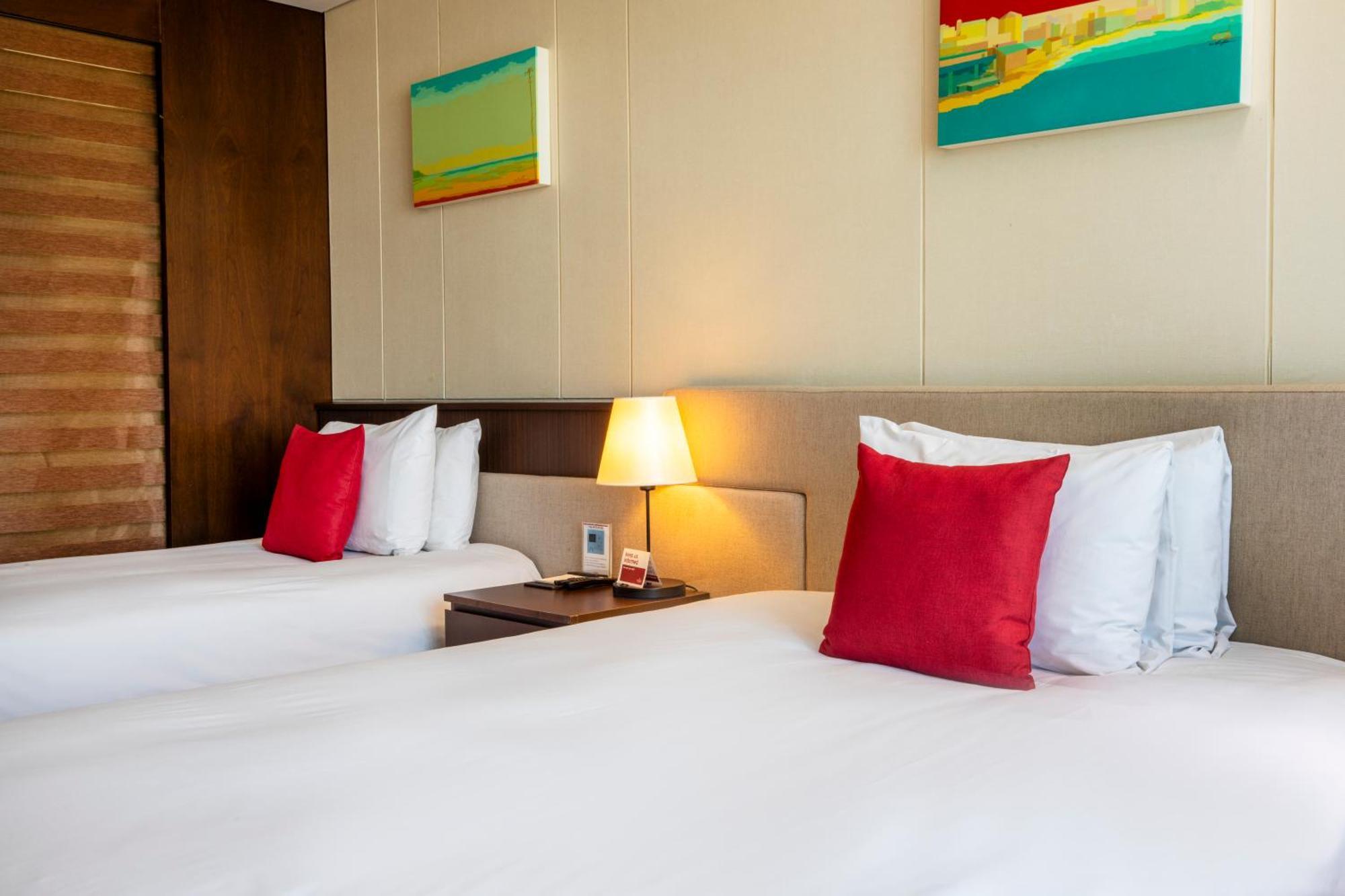 Hotel Ramada By Wyndham Jeju Hamdeok Extérieur photo