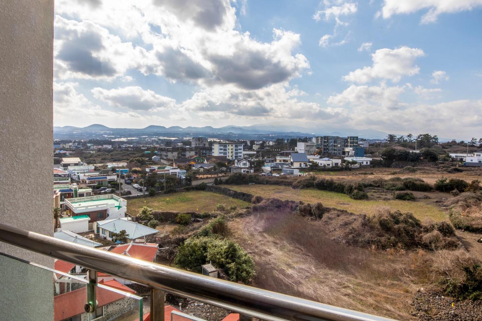 Hotel Ramada By Wyndham Jeju Hamdeok Extérieur photo