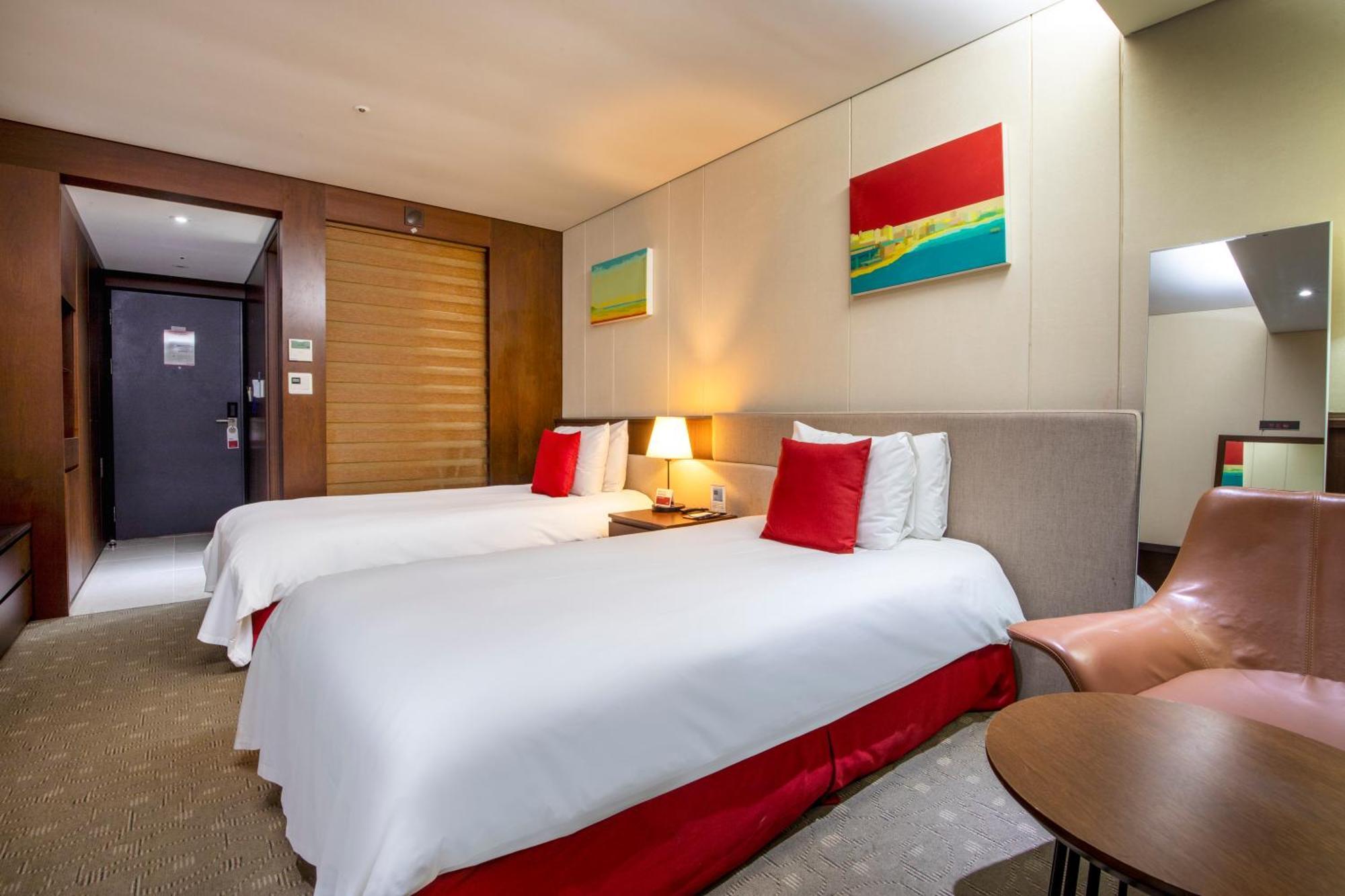 Hotel Ramada By Wyndham Jeju Hamdeok Extérieur photo