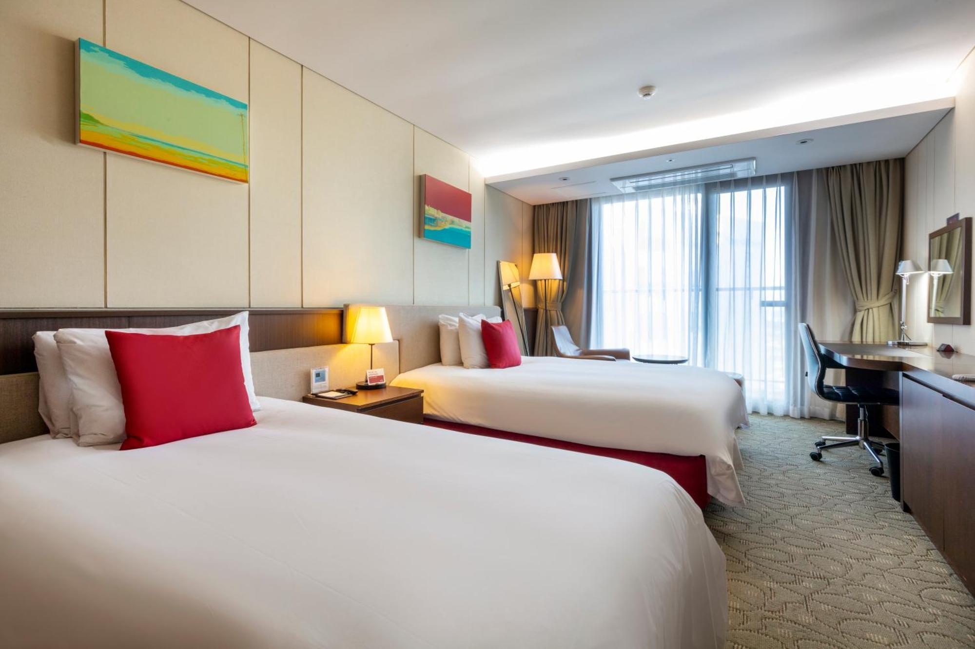 Hotel Ramada By Wyndham Jeju Hamdeok Extérieur photo