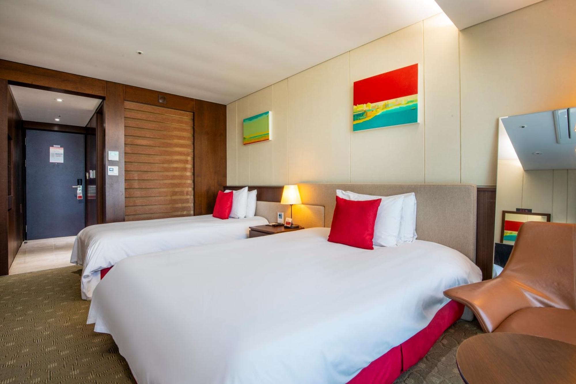 Hotel Ramada By Wyndham Jeju Hamdeok Extérieur photo