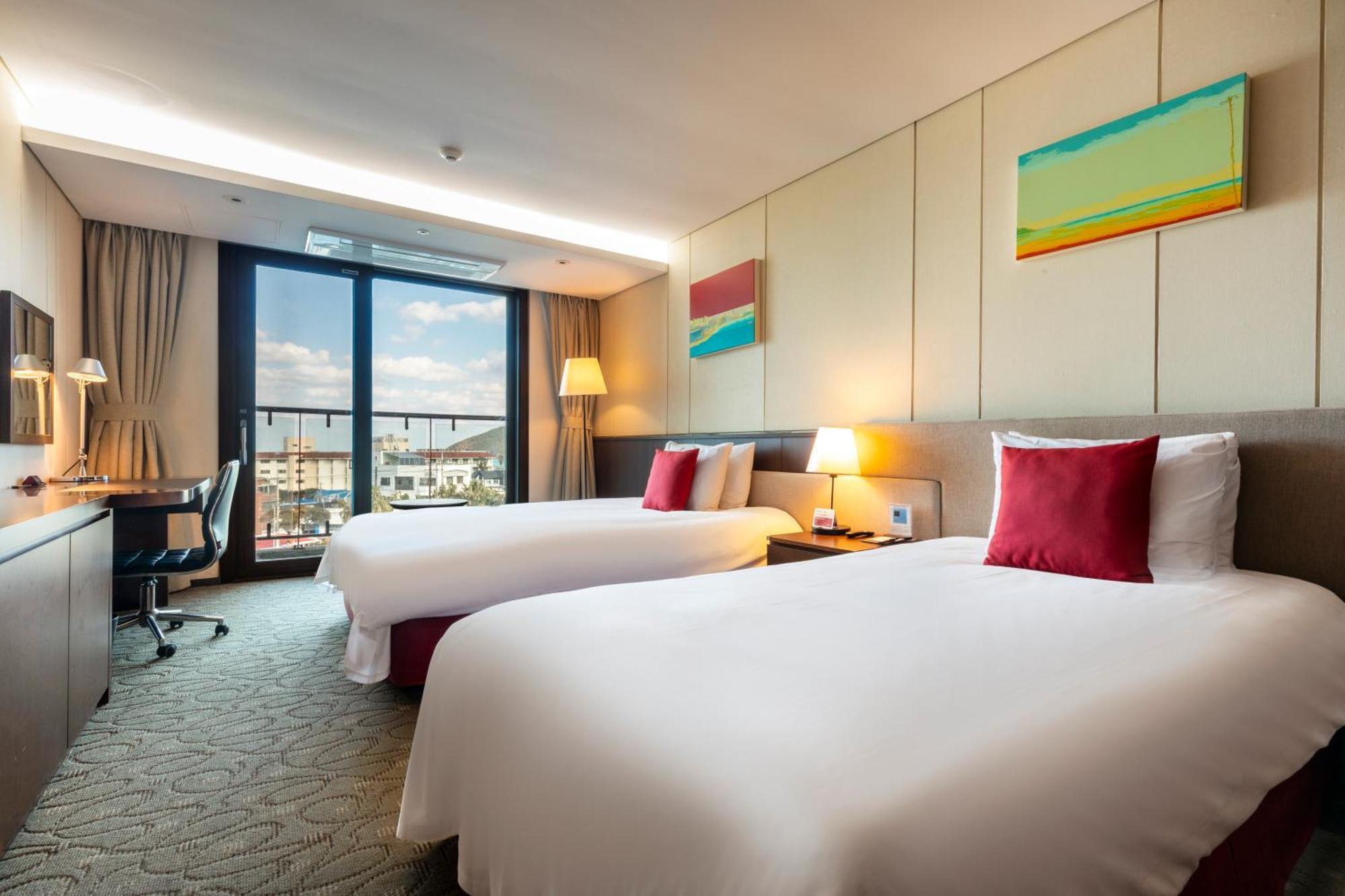 Hotel Ramada By Wyndham Jeju Hamdeok Extérieur photo