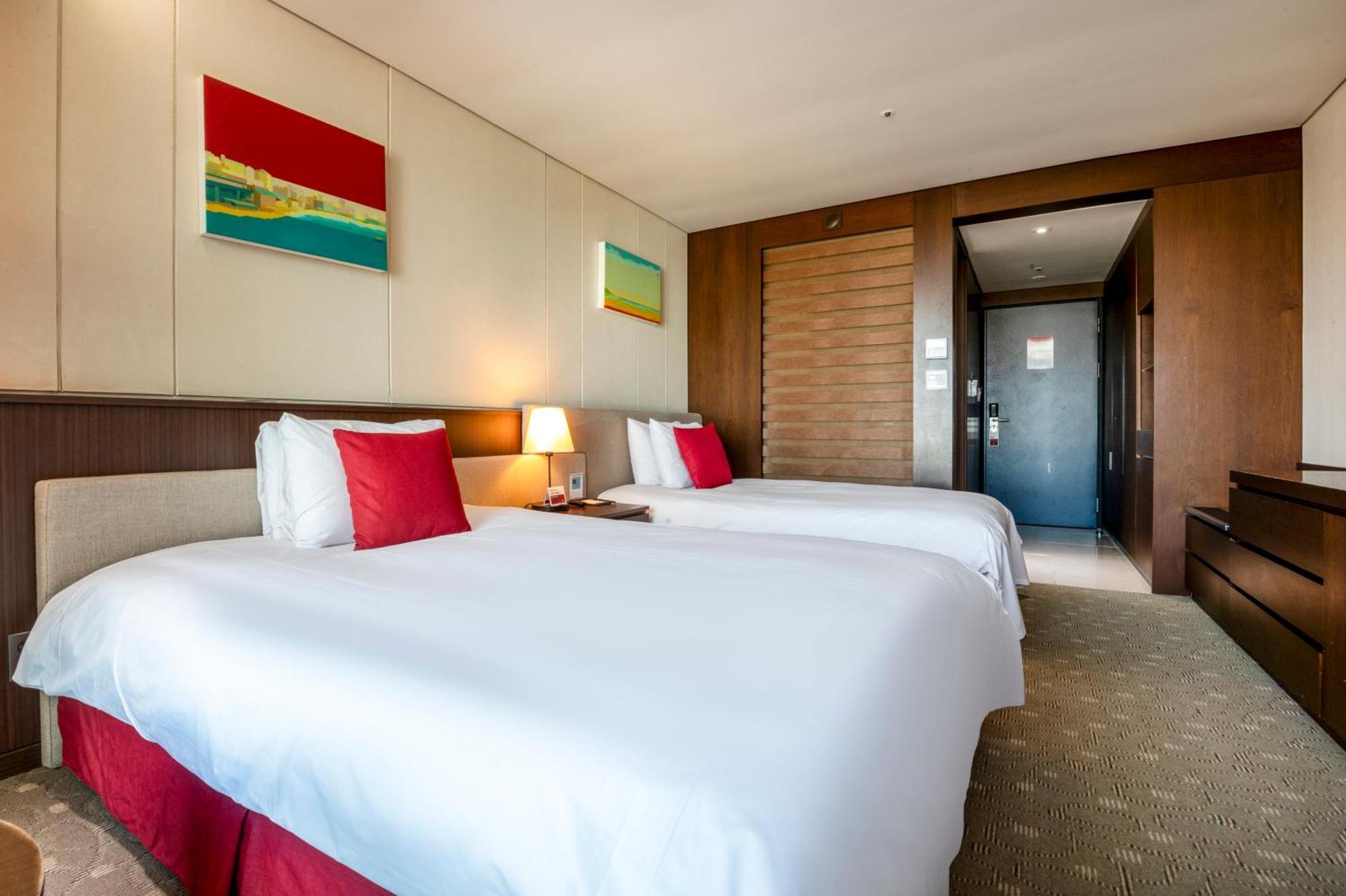 Hotel Ramada By Wyndham Jeju Hamdeok Extérieur photo