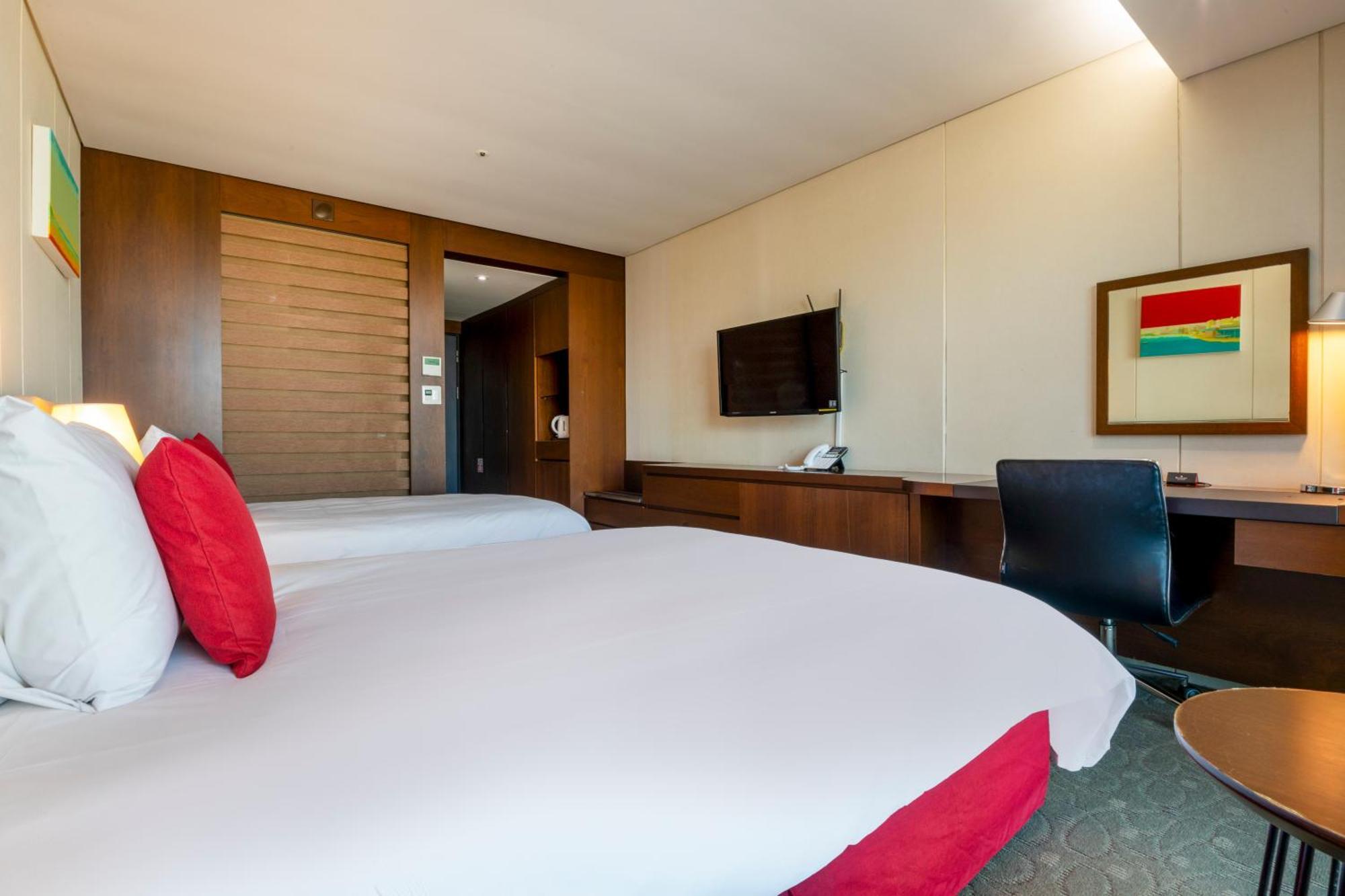 Hotel Ramada By Wyndham Jeju Hamdeok Extérieur photo