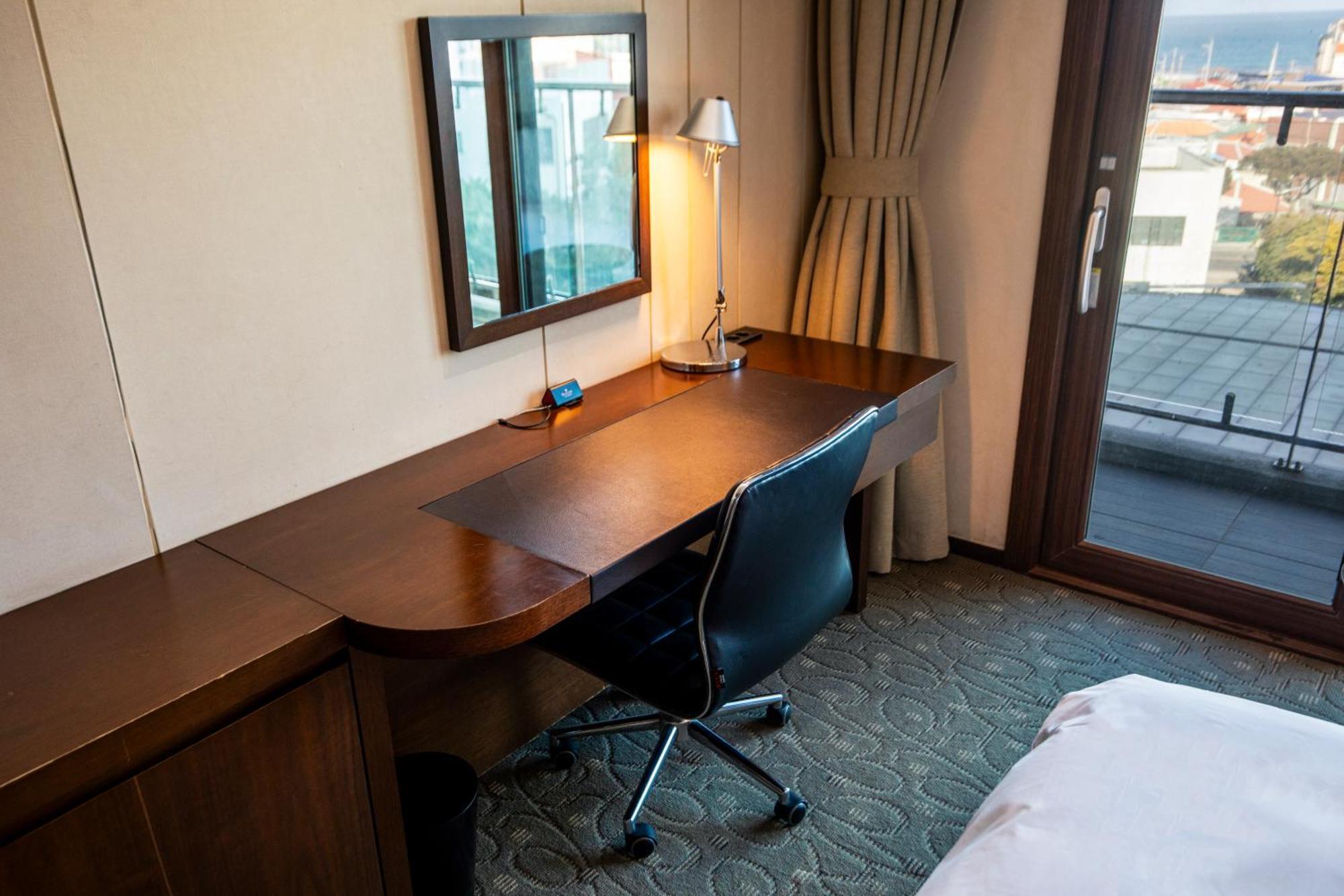 Hotel Ramada By Wyndham Jeju Hamdeok Extérieur photo