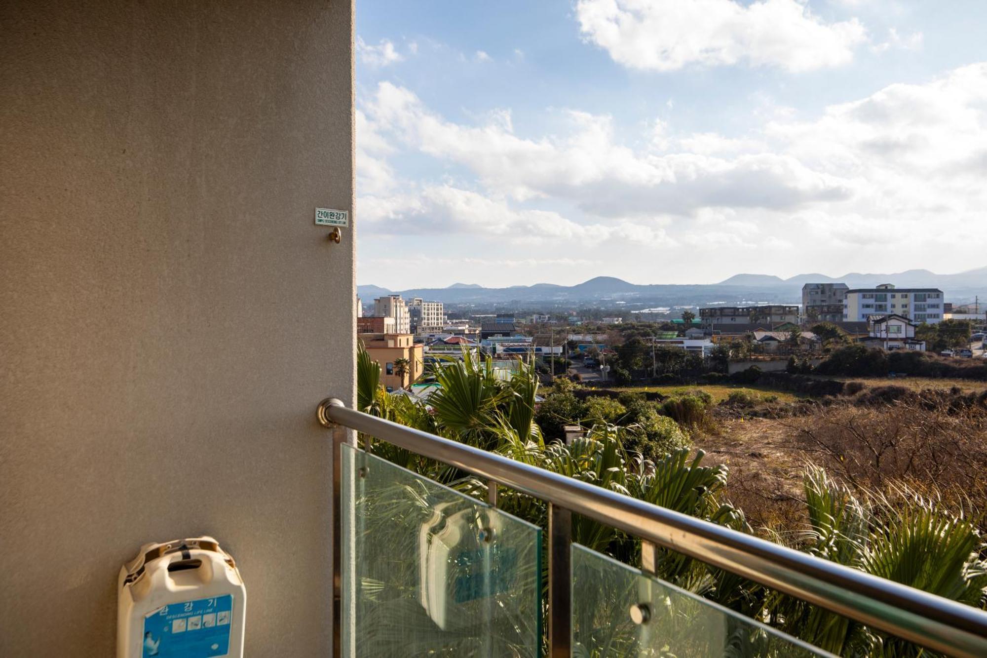 Hotel Ramada By Wyndham Jeju Hamdeok Extérieur photo