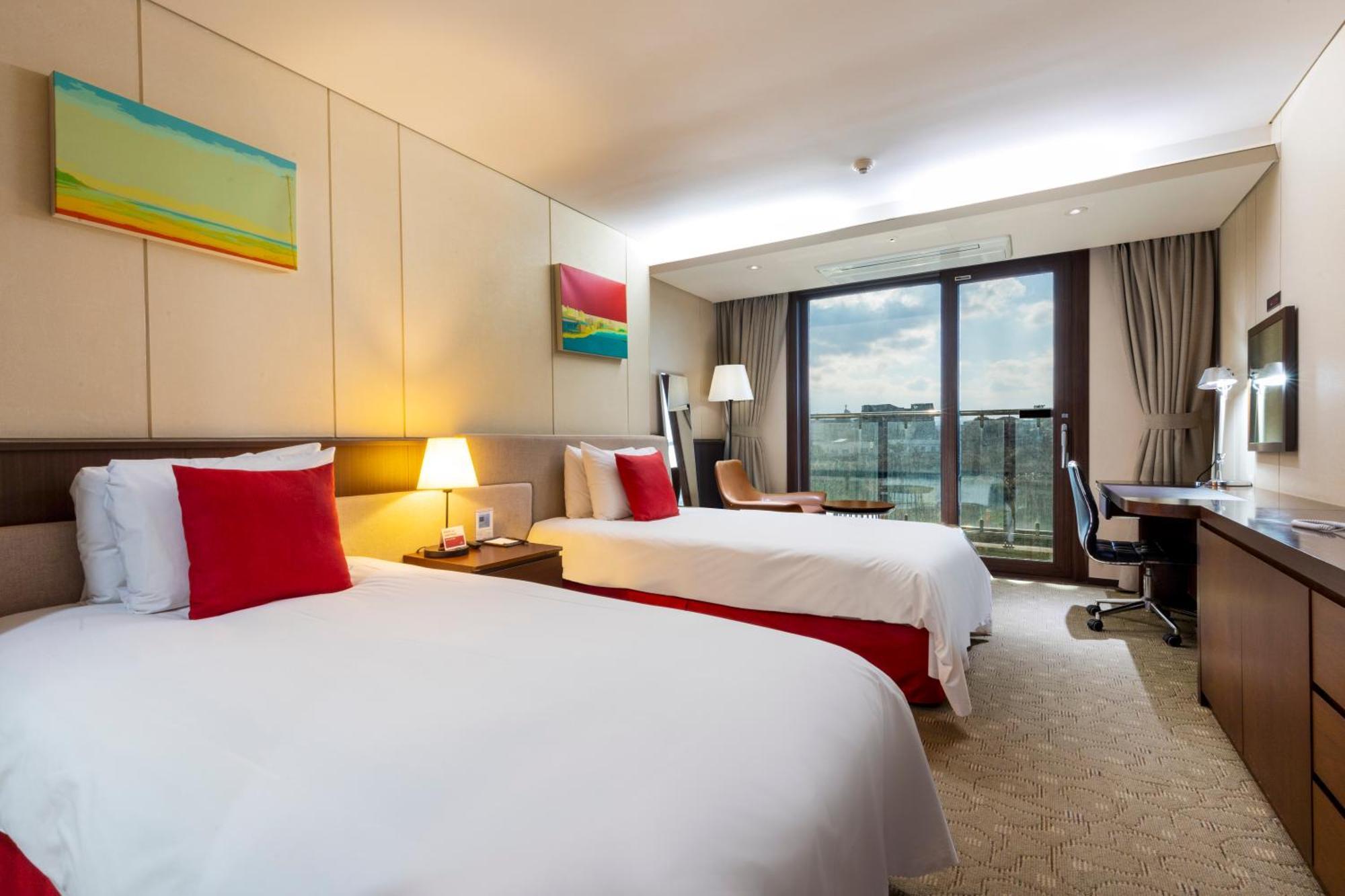 Hotel Ramada By Wyndham Jeju Hamdeok Extérieur photo