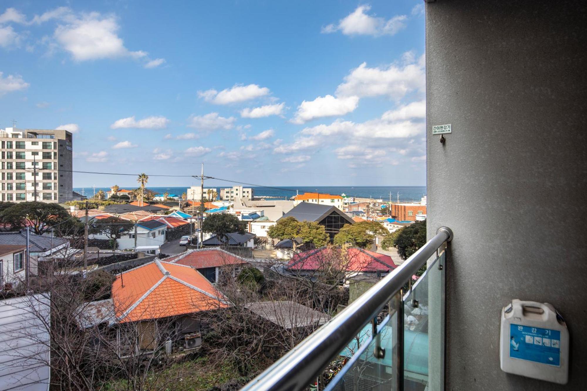 Hotel Ramada By Wyndham Jeju Hamdeok Extérieur photo